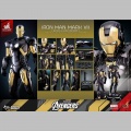 Hot Toys Iron Man Mark VII (Black & Gold Version) - Les Avengers