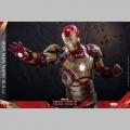 Hot Toys Iron Man Mark XLII (2.0) - Iron Man 3