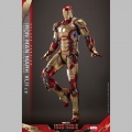 Hot Toys Iron Man Mark XLII (2.0) Deluxe - Iron Man 3