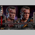 Hot Toys T-800 Battle Damaged Version 2.0 - Terminator 2