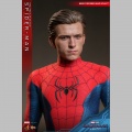 Hot Toys Spider-Man (New Red and Blue Suit) - Spider-Man: No Way Home