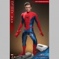 Hot Toys Spider-Man (New Red and Blue Suit) (Deluxe Version) - Spider-Man: No Way Home