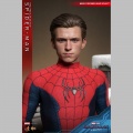 Hot Toys Spider-Man (New Red and Blue Suit) (Deluxe Version) - Spider-Man: No Way Home