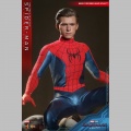 Hot Toys Spider-Man (New Red and Blue Suit) (Deluxe Version) - Spider-Man: No Way Home