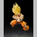 S.H. Figuarts Son Goku Legendary Super Saiyan (Best Selection) - Dragon Ball Z