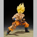 S.H. Figuarts Son Goku Legendary Super Saiyan (Best Selection) - Dragon Ball Z