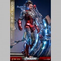 Hot Toys Iron Man Mark VI (2.0) with Suit-Up Gantry - Les Avengers