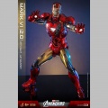 Hot Toys Iron Man Mark VI (2.0) with Suit-Up Gantry - Les Avengers