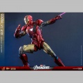 Hot Toys Iron Man Mark VI (2.0) with Suit-Up Gantry - Les Avengers