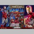 Hot Toys Iron Man Mark VI (2.0) with Suit-Up Gantry - Les Avengers